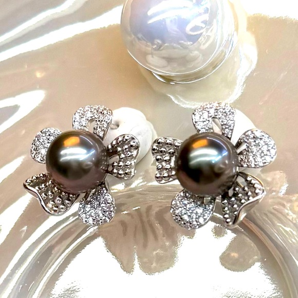 EPT11 Australian Tahitian Chocolate Mocha 9mm Pearl Flower Earrings 18K WG S925